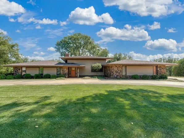 45 Linksland Dr, Hutchinson, KS 67502