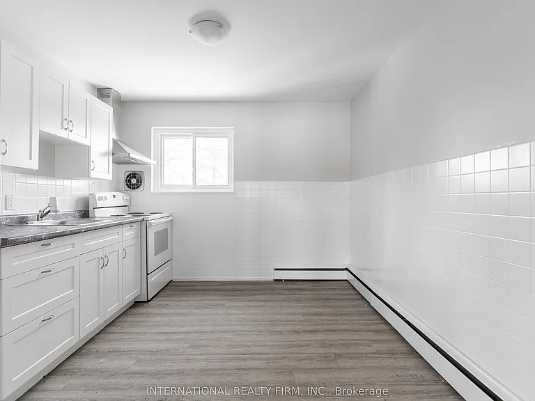 75 King Edward Ave — Photo 3