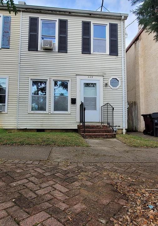 1st image of 325 E 13th St