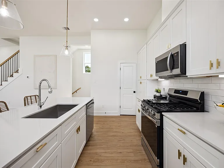 835 Rachel St #B — Photo 6