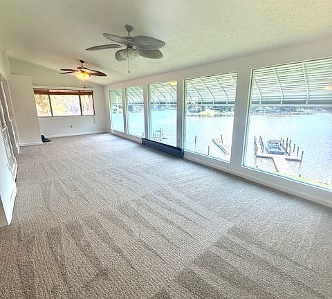 LIVING ROOM WITH AWESOME VIEWS