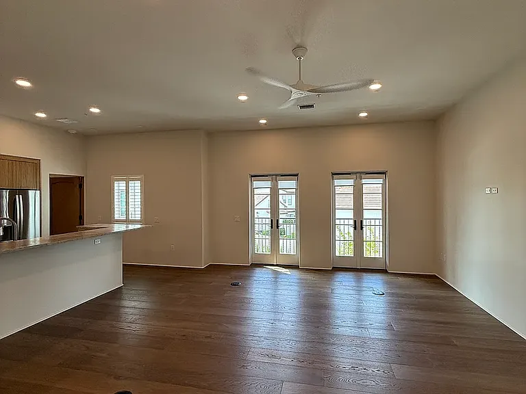 301 W Comstock Ave #4 — Photo 6