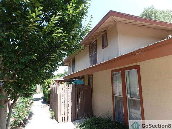 3rd image of 210 Red Oak Dr W APT B