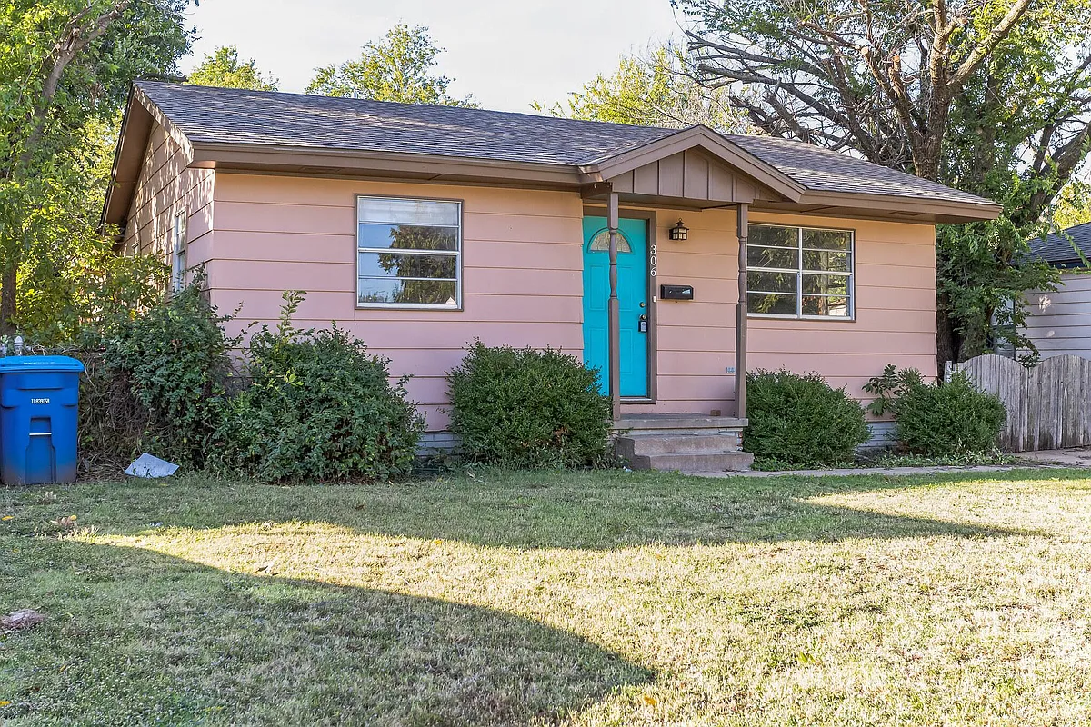 Building Photo - 306 E Jacobs Dr