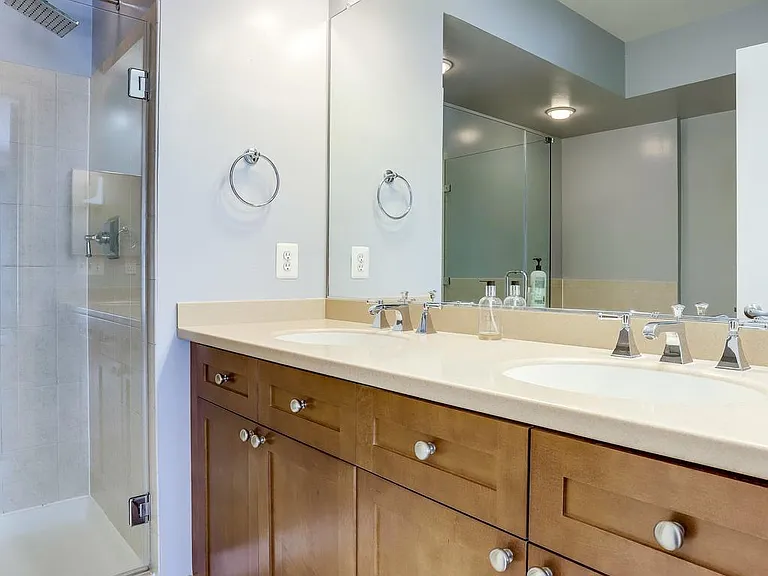 1115 Cameron St #208 — Photo 44