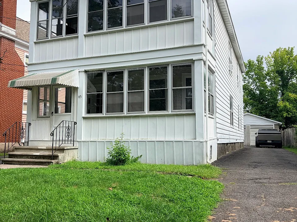 93 Homestead Ave #2