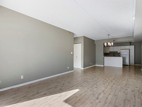 5th image of 3303 S Grove Ave #307