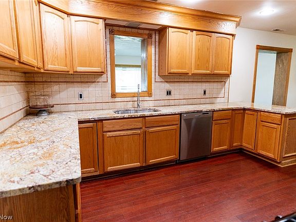 4th image of 6348 Highland Rd