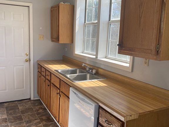 5th image of 616 Vaughn Ave #3