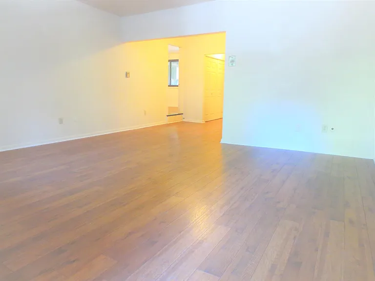 6350 Forward Ave #14 — Photo 6