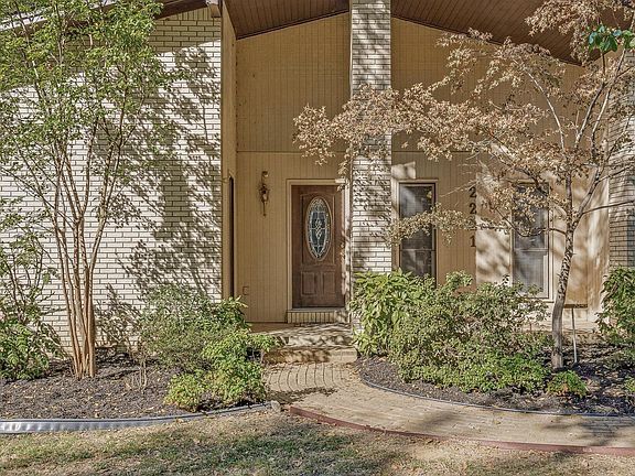 2nd image of 2221 Indian Trails St