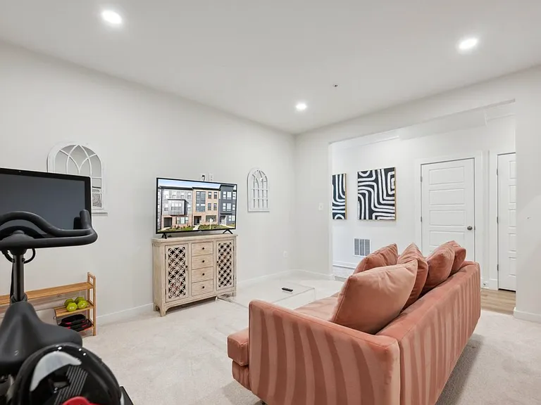319 Summit Point Blvd #1A-2A-2B — Photo 7