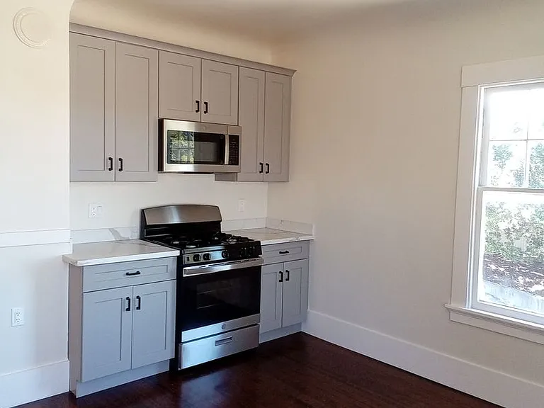 800 Capitol St — Photo 14