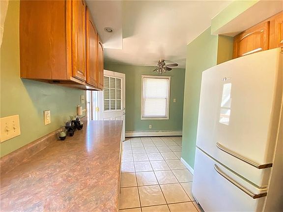 5th image of 210 Highland Ave
