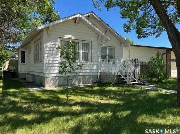394 2nd Street, Shaunavon, SK S0N 2M0