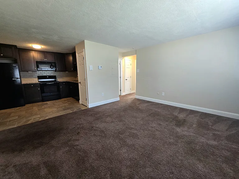 725 Broad St #4 — Photo 7