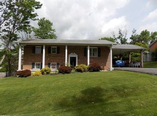 1405 Hix St, Pulaski, VA 24301