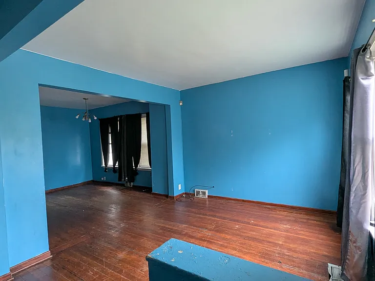 10559 S Lafayette Ave — Photo 3