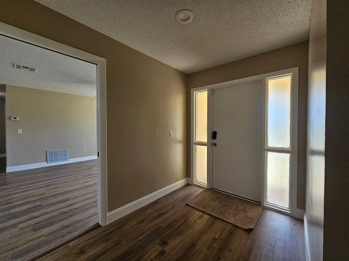 Building Photo - 6623 Swyear Ct
