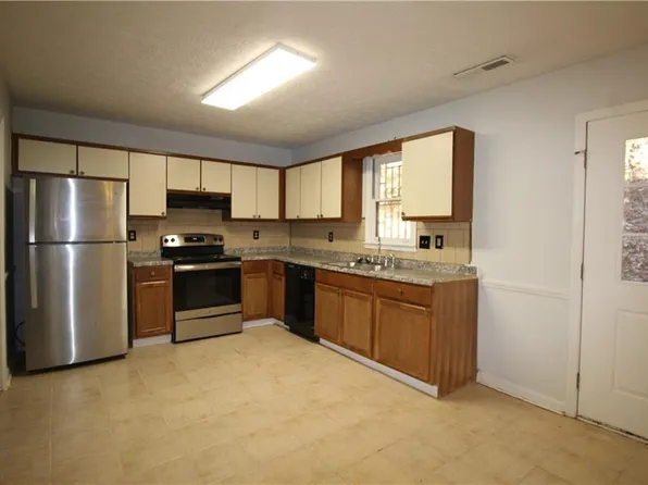 4438 Coopers Creek Dr SE, Smyrna, GA 30082