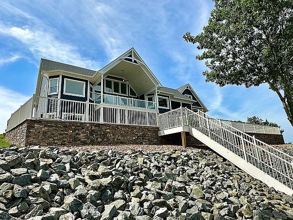 5th image of 1031 Marina Ln