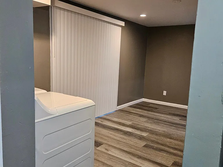 8905 Bold St — Photo 32