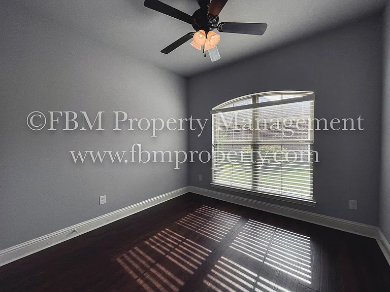 300 Hawk Ave #C2 — Photo 2