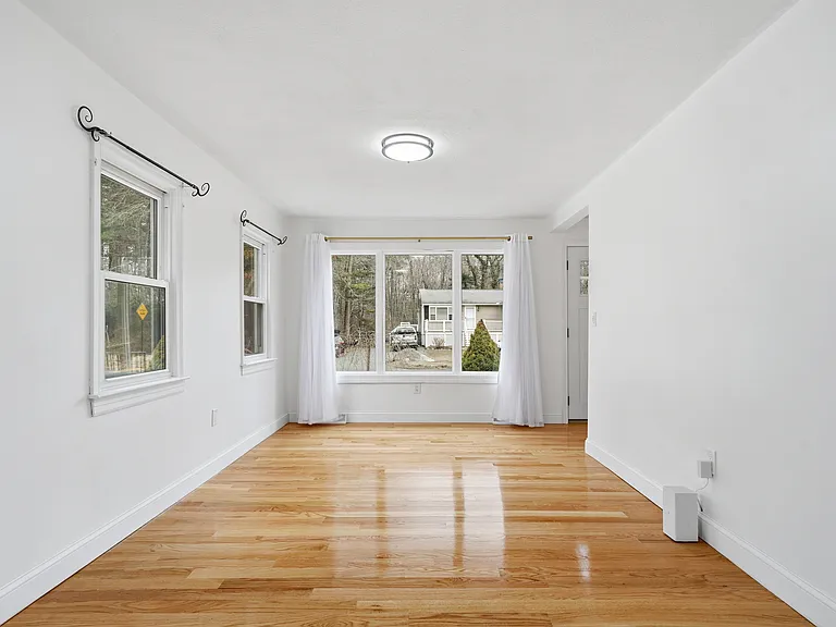 724 Linwood St — Photo 15
