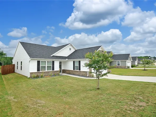 404 Vernonburg Ct, Piedmont, SC 29673