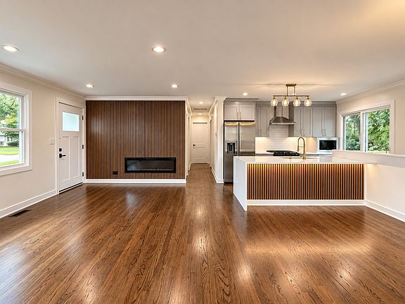 4th image of 1214 N Crabtree Ln