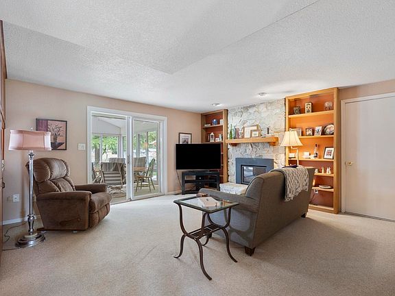 5th image of 2127 Bluewater Dr