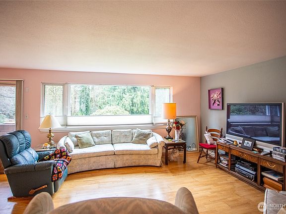 5th image of 1825 Forest Hill Drive SE