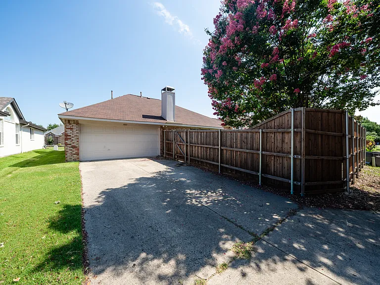 3011 Downhill Ln — Photo 18