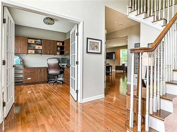 3rd image of 8056 Maureen Dr