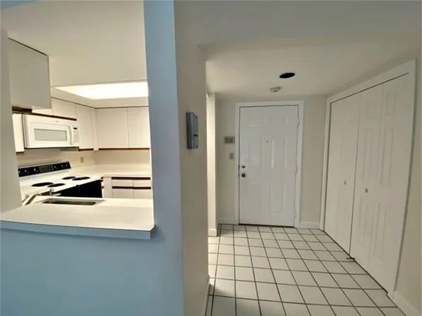975 Massachusetts Ave APT 304, Arlington, MA 02476