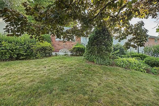 3 bed, 1.0 bath, 2000 sqft, $5,000 — Photo 2