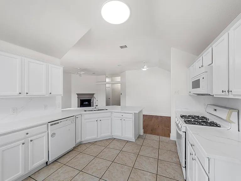 3004 Sweetleaf Dr — Photo 4