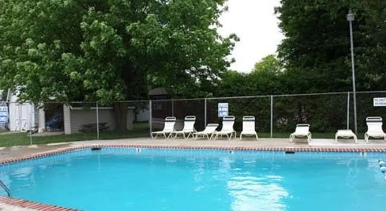North Glen Village — Photo 1