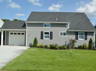 22 Stonecutter Rd, Levittown, NY 11756