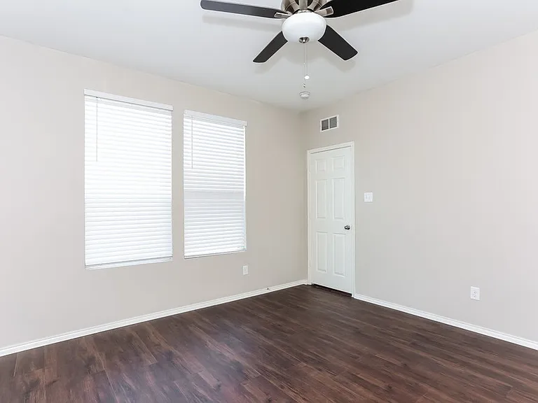 1724 Gayla Creek Dr — Photo 10