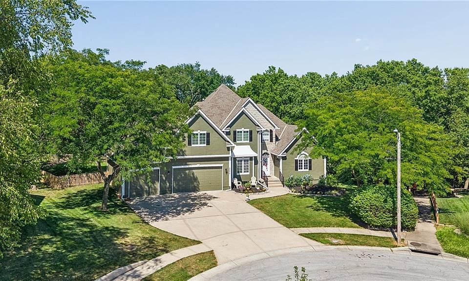 1st image of 2400 SW Winteroak Ct