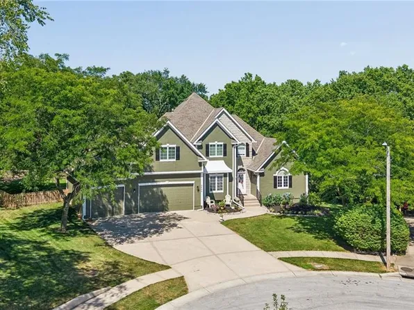 2400 SW Winteroak Ct, Lees Summit, MO 64081