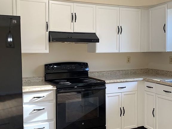 4th image of 11405 Warner Dr