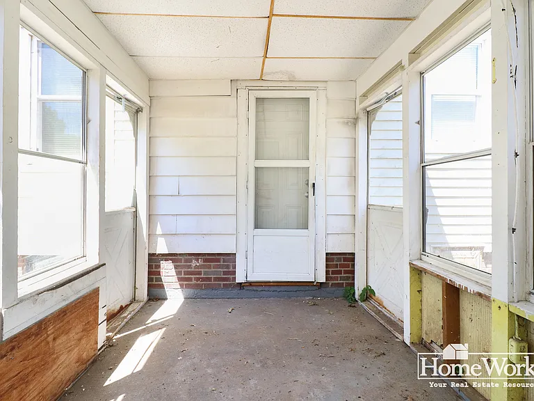 2823 Calhoun St — Photo 3