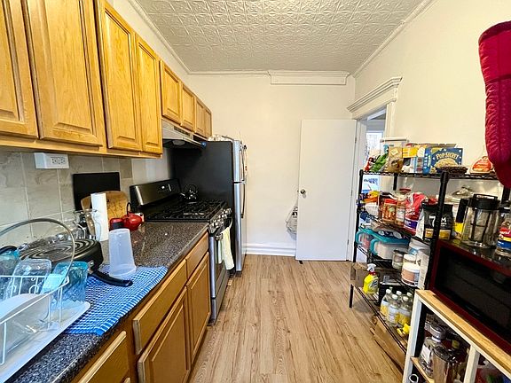 4th image of 28-02 37th St #F4