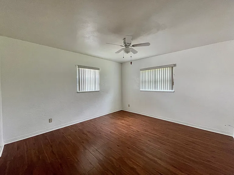 5939 Magnolia St N — Photo 9