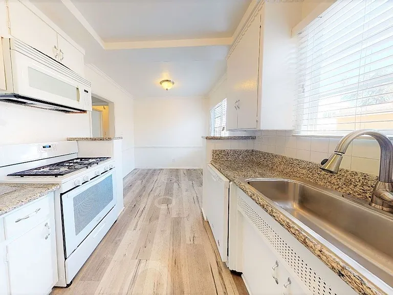 1136-1160 N. El Centro Ave — Photo 22