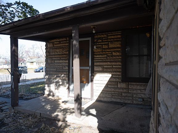 3rd image of 1312 McLean Ave