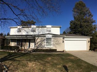 32658 Olde Franklin Dr, Farmington Hills, MI