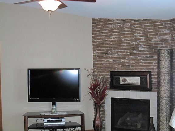 4th image of 2100 Pembrooke Dr